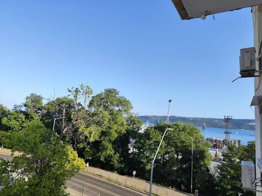 Opal Beachfront Apartment 瓦爾納