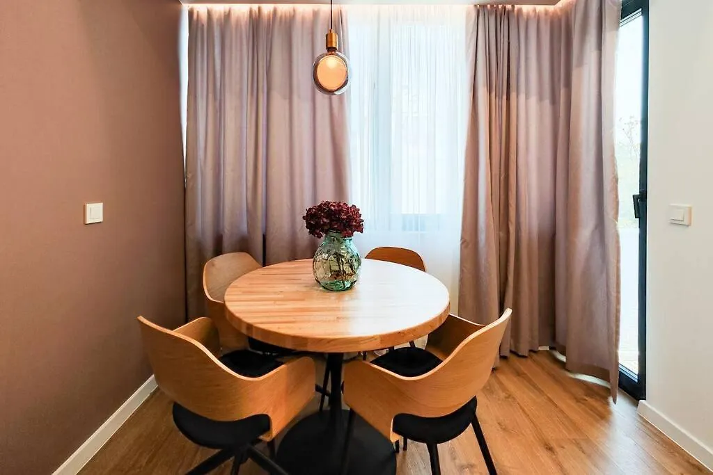 Opal Beachfront Apartment 瓦爾納